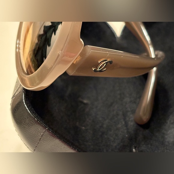 Chanel Sunglasses with Case - Picture 5 of 8